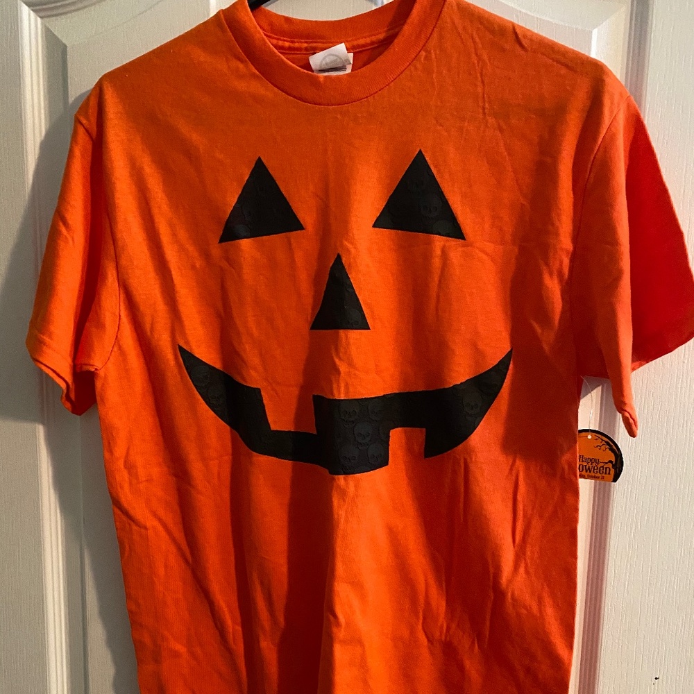 Halloween T-shirt -M- NWT!